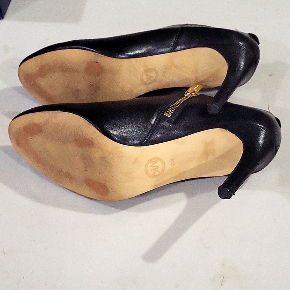 Michael Kors Sammy Ankle Boot Zip Heels Bootie Black Leather - Picture 5 of 5